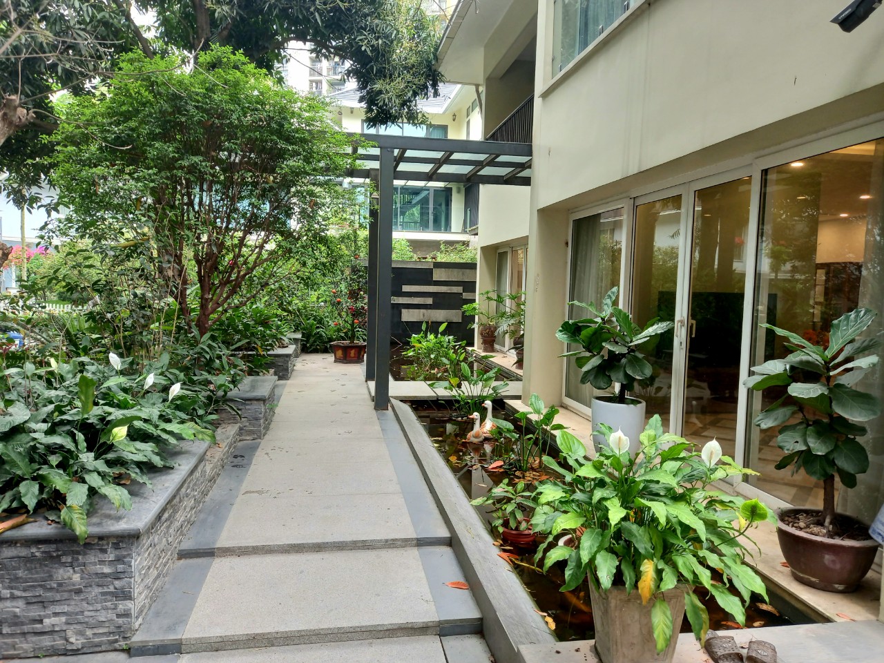 3 bedrooms villa in Ecopark for rent , fully furnished 1