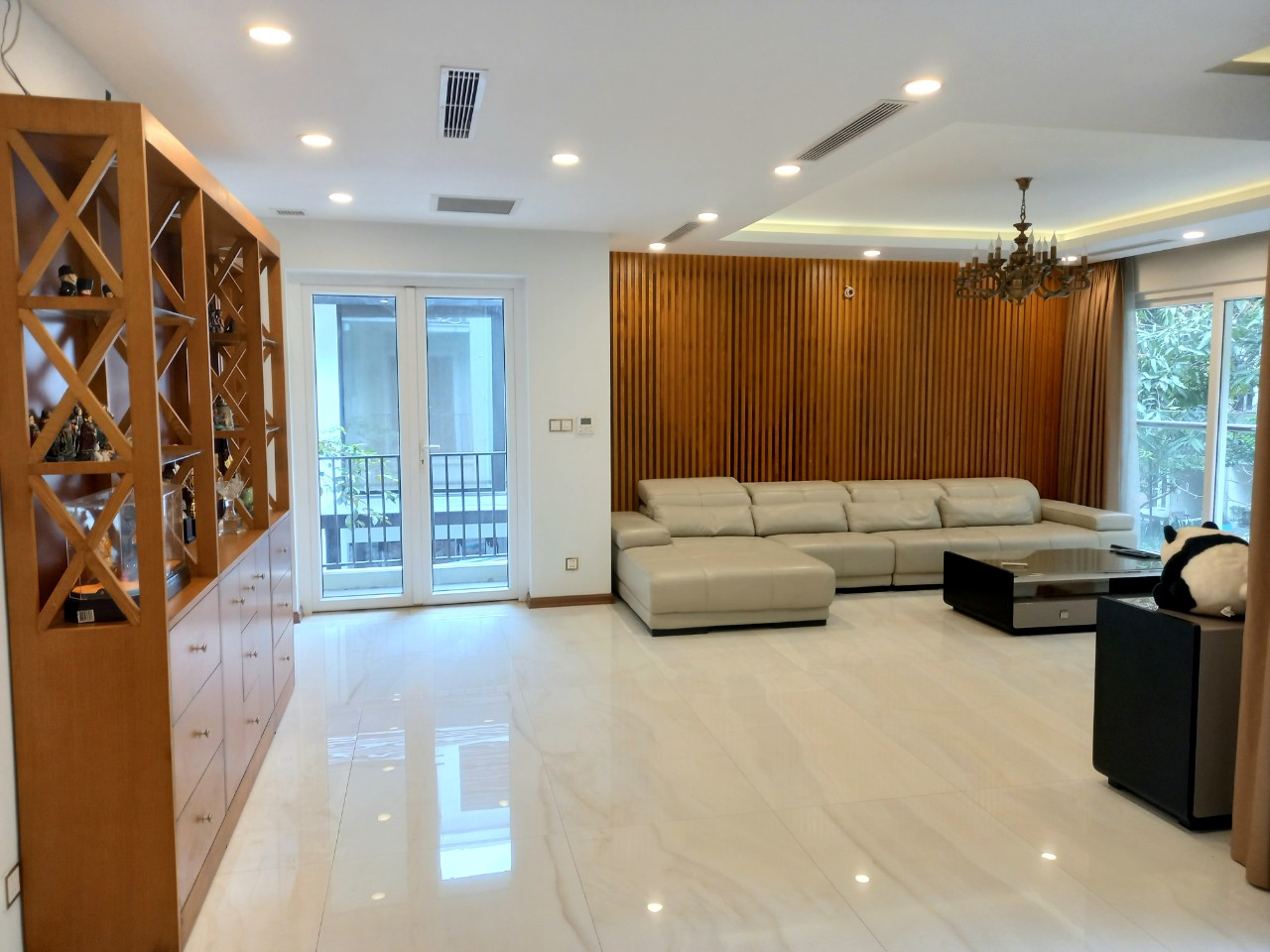 3 bedrooms villa in Ecopark for rent , fully furnished 4