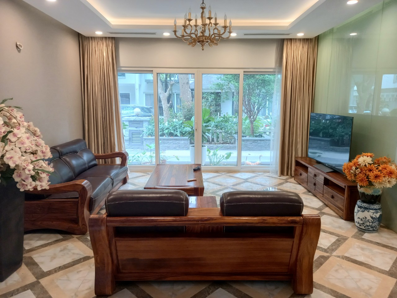 3 bedrooms villa in Ecopark for rent , fully furnished 6