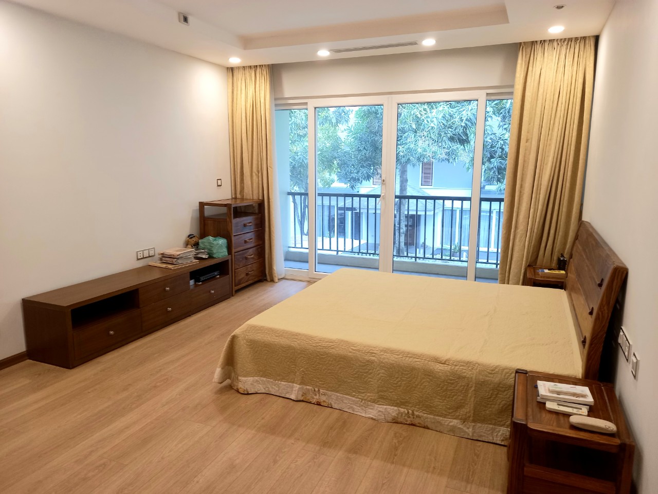 3 bedrooms villa in Ecopark for rent , fully furnished 8