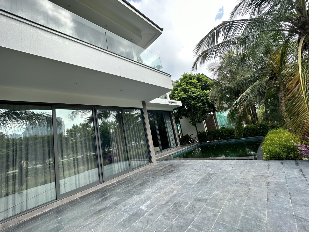 480sqm Island villa with swimming pool and garden 1