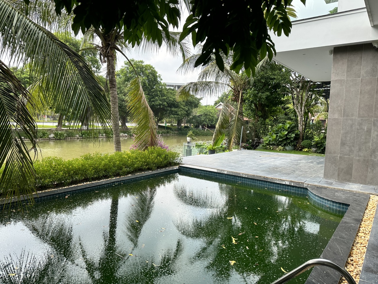 480sqm Island villa with swimming pool and garden 4