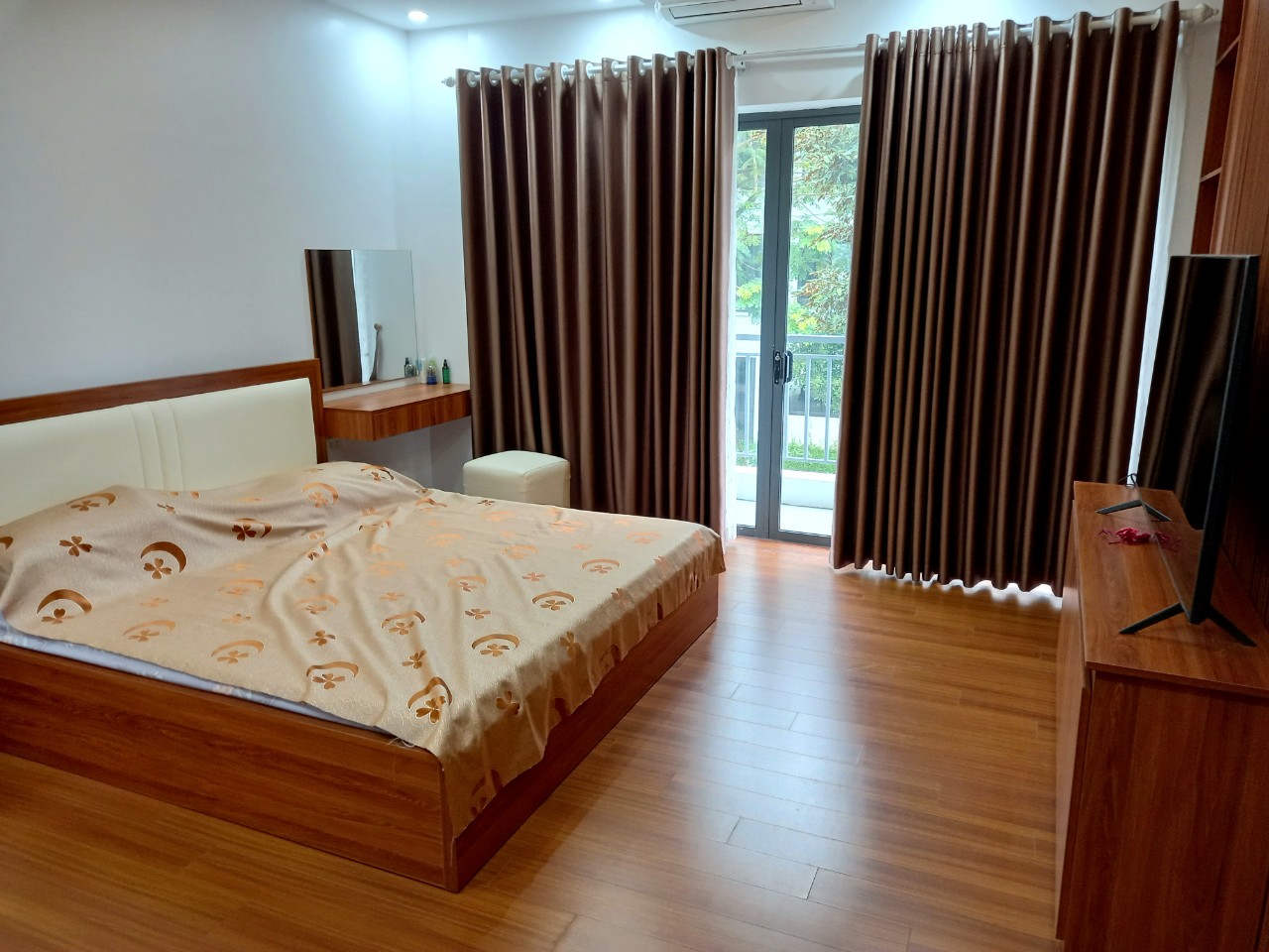 5 bedrooms villa for rent in Parkriver , ecopark 6