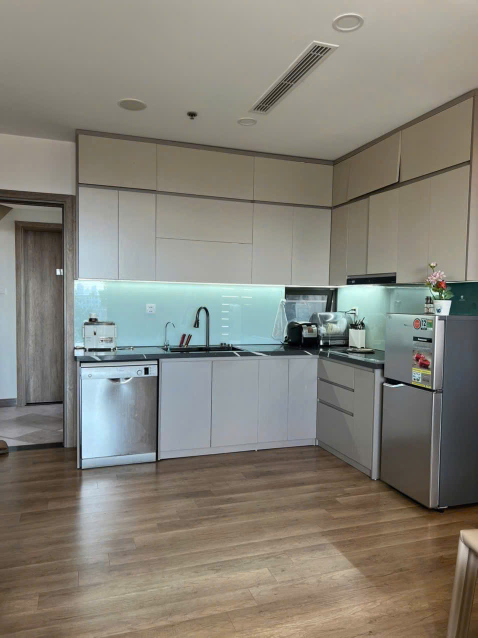 Bán căn góc solforest 2 diện tích 63m2, 2 phòng ngủ , 2wc , hướng ĐN view đảo 1