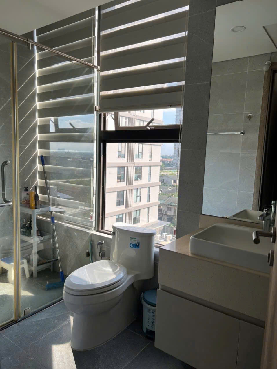 Bán căn góc solforest 2 diện tích 63m2, 2 phòng ngủ , 2wc , hướng ĐN view đảo 5