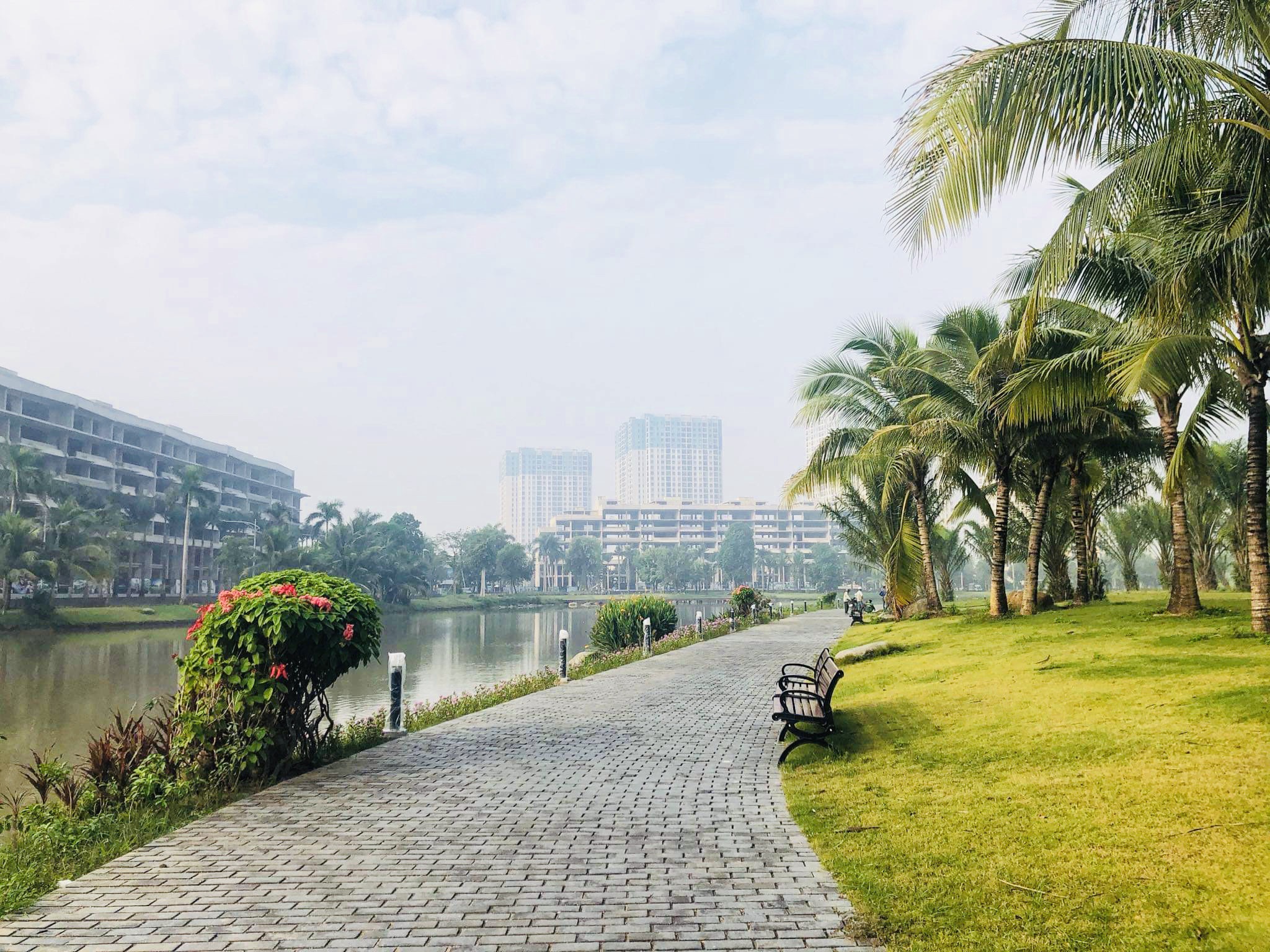 bán căn hộ 73m2,2pn,đủ đồ ở tòa lake2 khu Aquabay ecopark 11