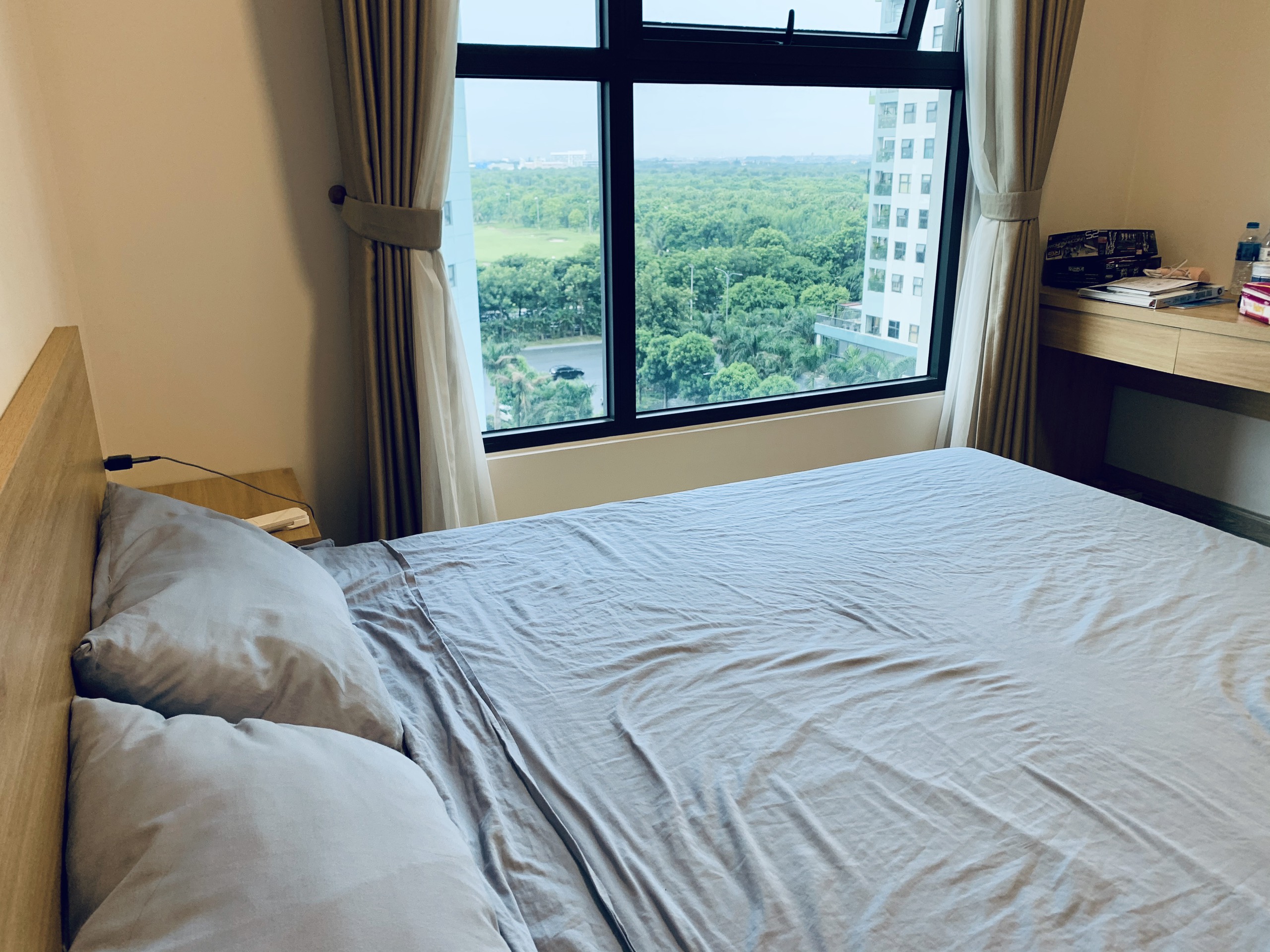 bán căn hộ 73m2,2pn,đủ đồ ở tòa lake2 khu Aquabay ecopark 4