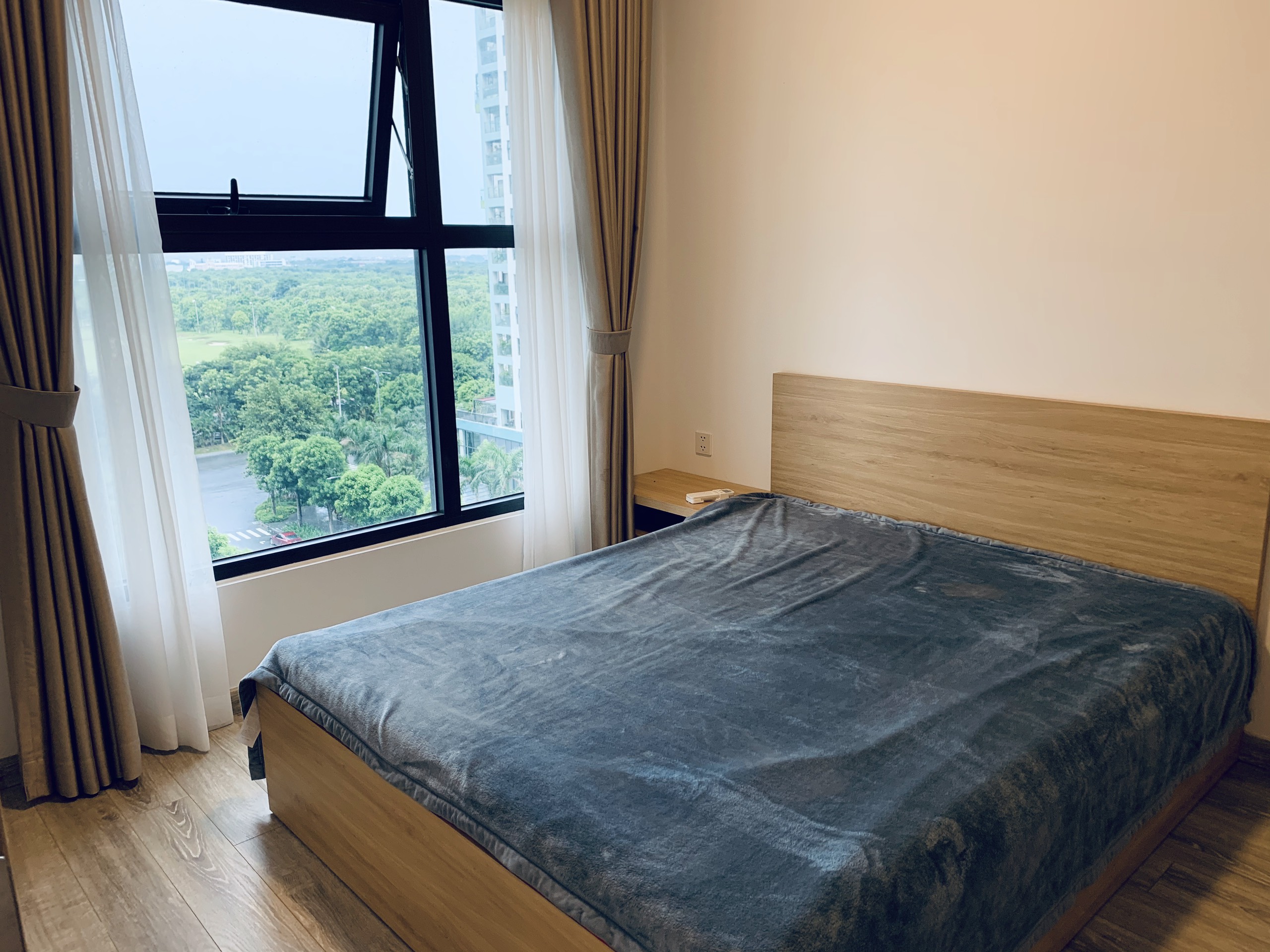 bán căn hộ 73m2,2pn,đủ đồ ở tòa lake2 khu Aquabay ecopark 5