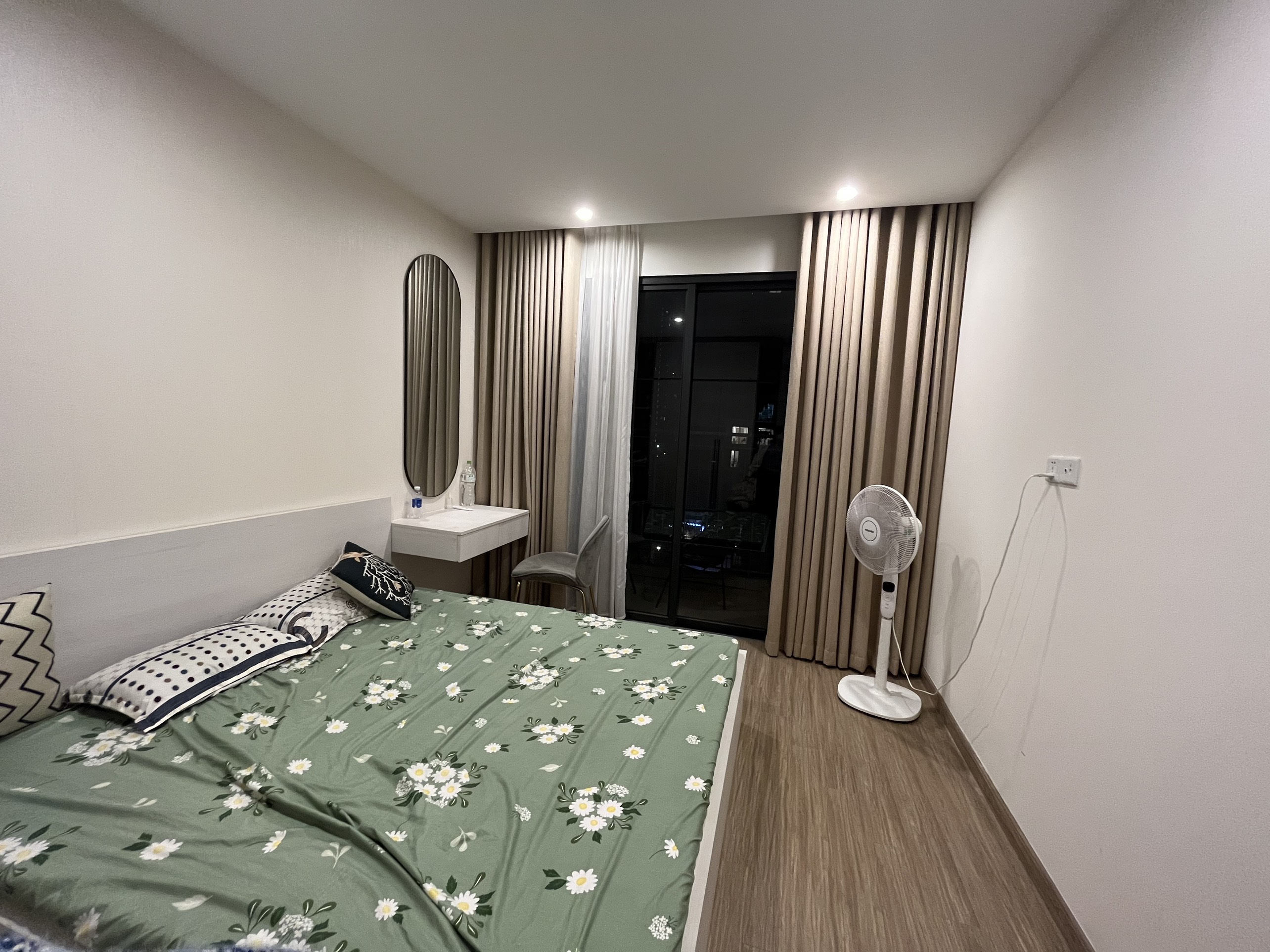 Bán cắt lỗ căn hộ 2 phòng ngủ diện tích 65m2 đủ đồ toà S1.10 Vinhomes Ocean Park 3