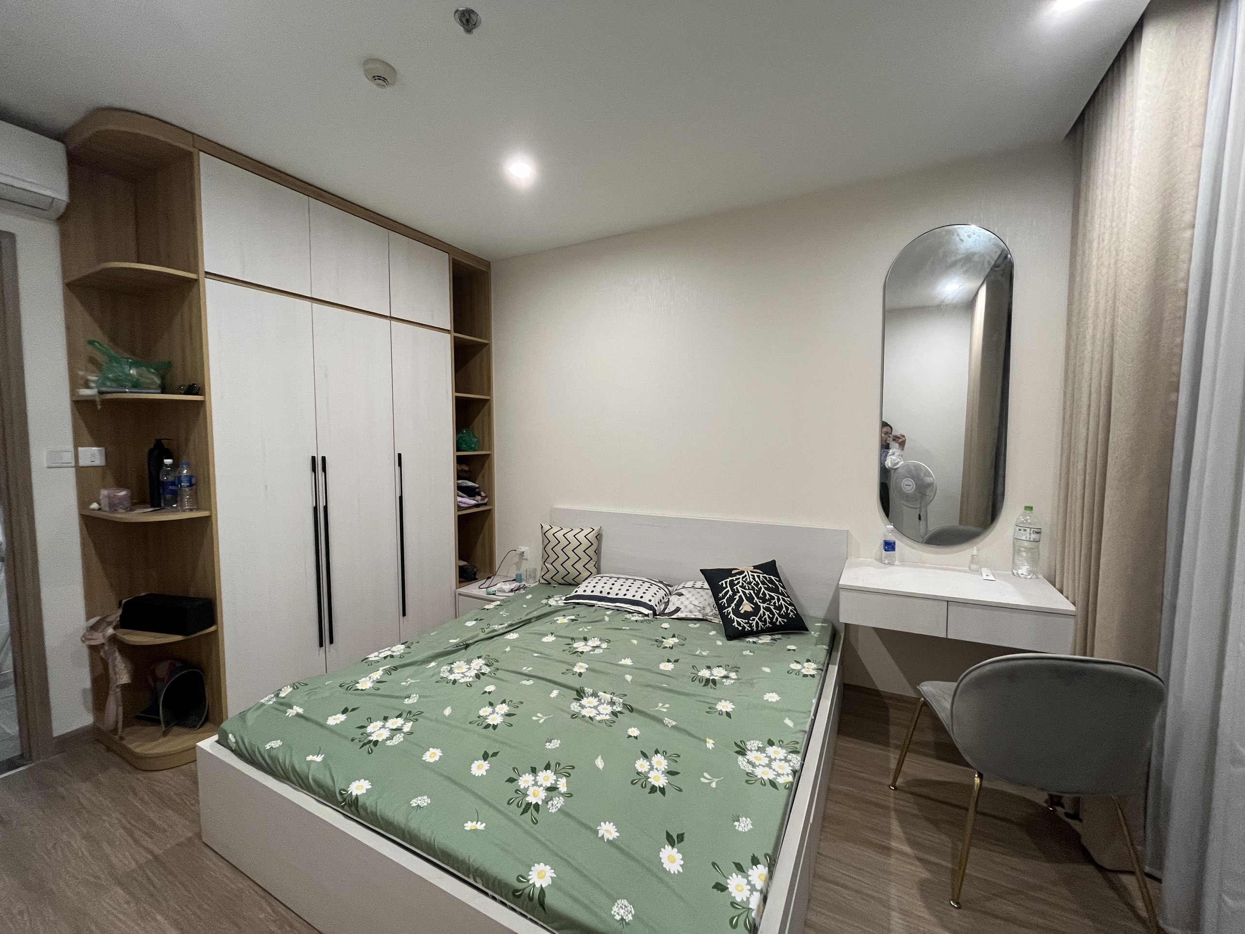 Bán cắt lỗ căn hộ 2 phòng ngủ diện tích 65m2 đủ đồ toà S1.10 Vinhomes Ocean Park 4