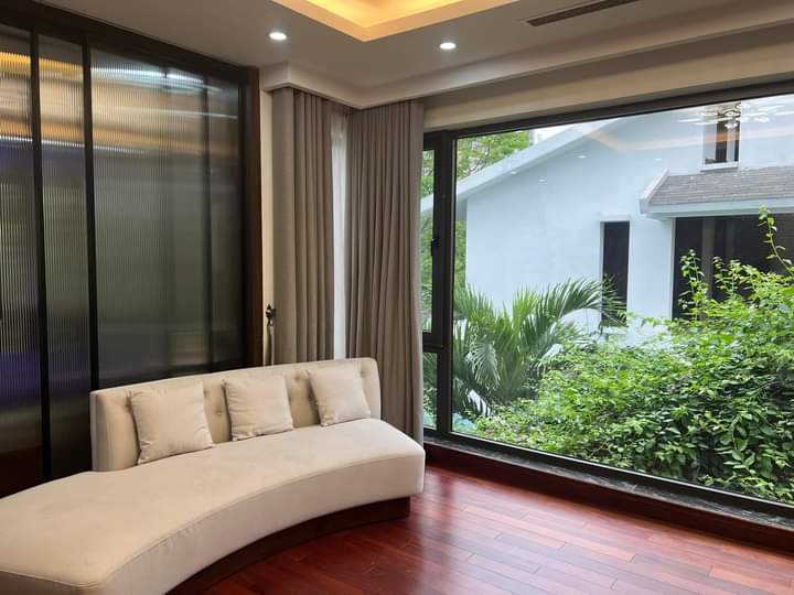 Beautiful 4 bedrooms furnished villa in Mimosa 17