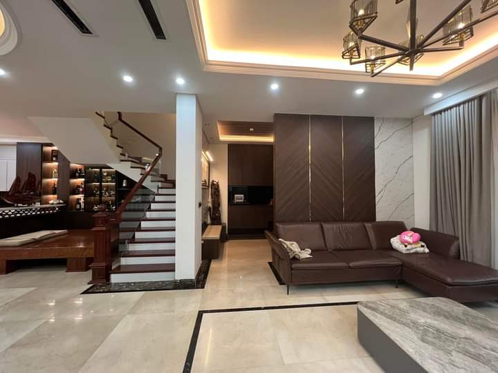 Beautiful 4 bedrooms furnished villa in Mimosa 3