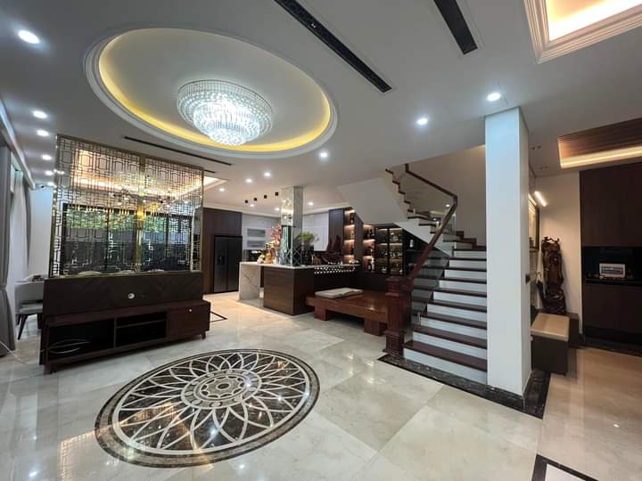 Beautiful 4 bedrooms furnished villa in Mimosa 5