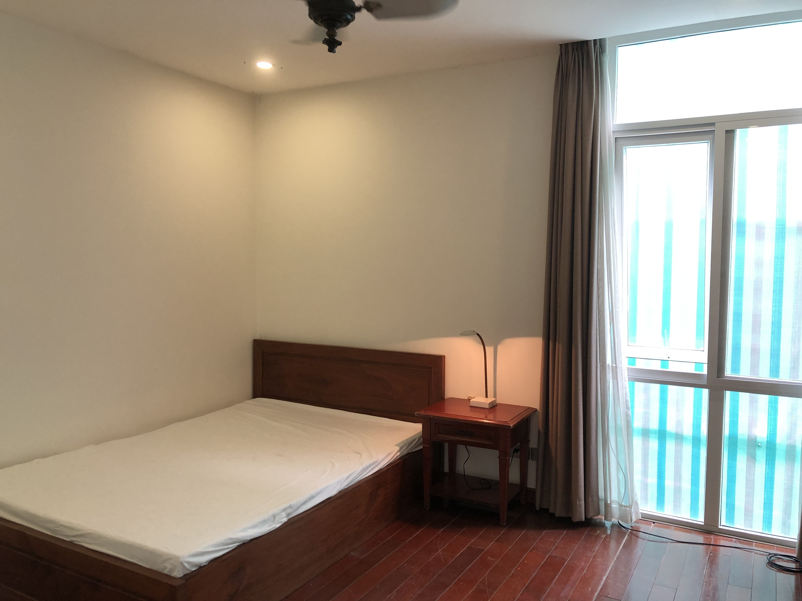 Cần cho thuê căn Biệt Thự song lập 168m2, 3 phòng ngủ, đủ đồ bên Vườn Tùng Ecopark 3
