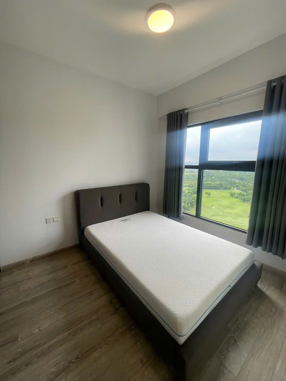 Căn hộ 2 phòng ngủ, full đồ bên tòa Lake 2 Ecopark cho thuê 6