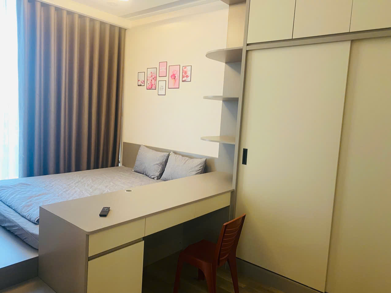 Căn hộ 94m2, 3 phòng ngủ, đủ đồ tầng trung bên tòa Solforest Ecopark cho thuê 5