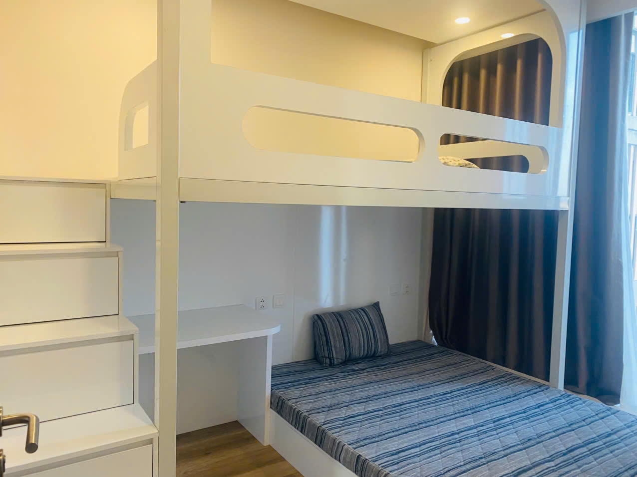 Căn hộ 94m2, 3 phòng ngủ, đủ đồ tầng trung bên tòa Solforest Ecopark cho thuê 6