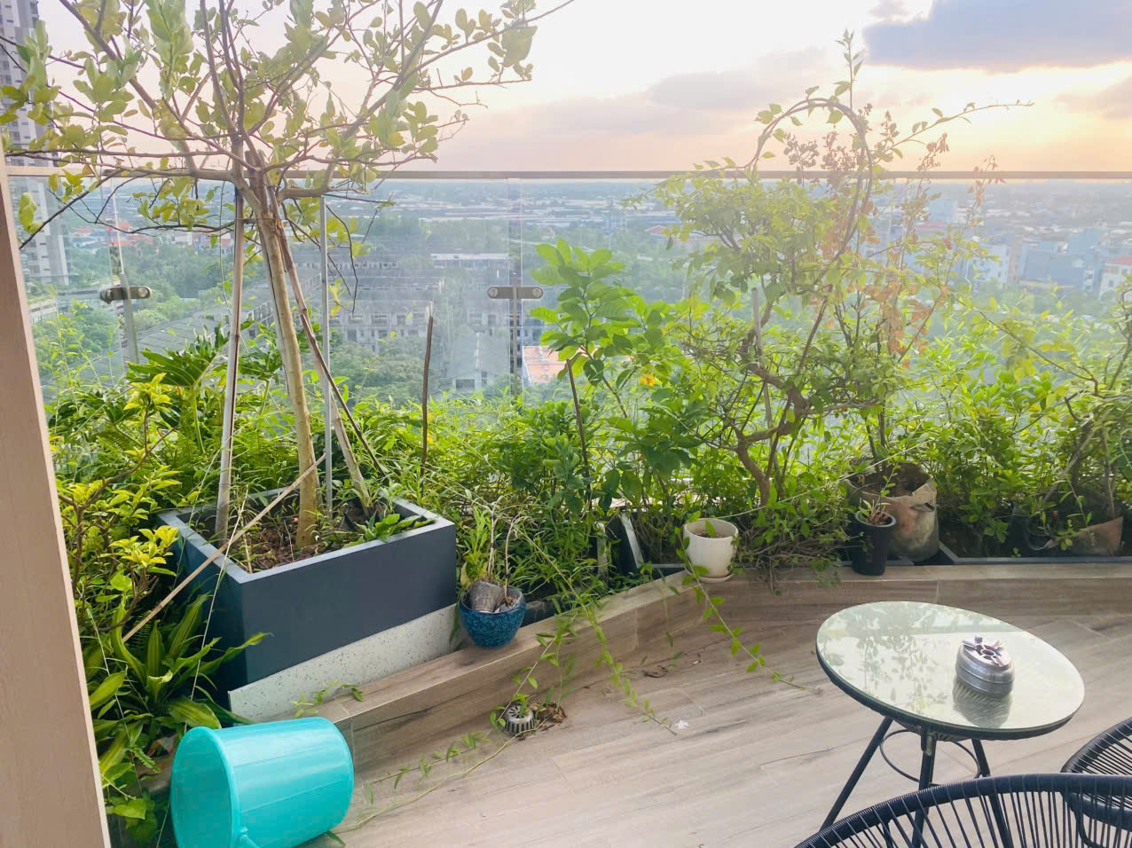 Căn hộ 94m2, 3 phòng ngủ, đủ đồ tầng trung bên tòa Solforest Ecopark cho thuê 9