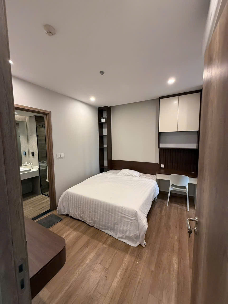 Căn hộ giá rẻ 2 phòng ngủ,đủ đồ bên tòa R1 Onsen Ecopark cho thuê 6