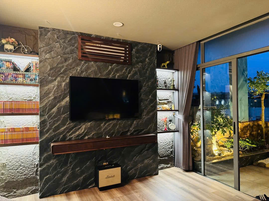 Căn hô Penhouse 200m2,full nội thất cao cấp bên tòa Sky 2 Ecopark cần bán 1