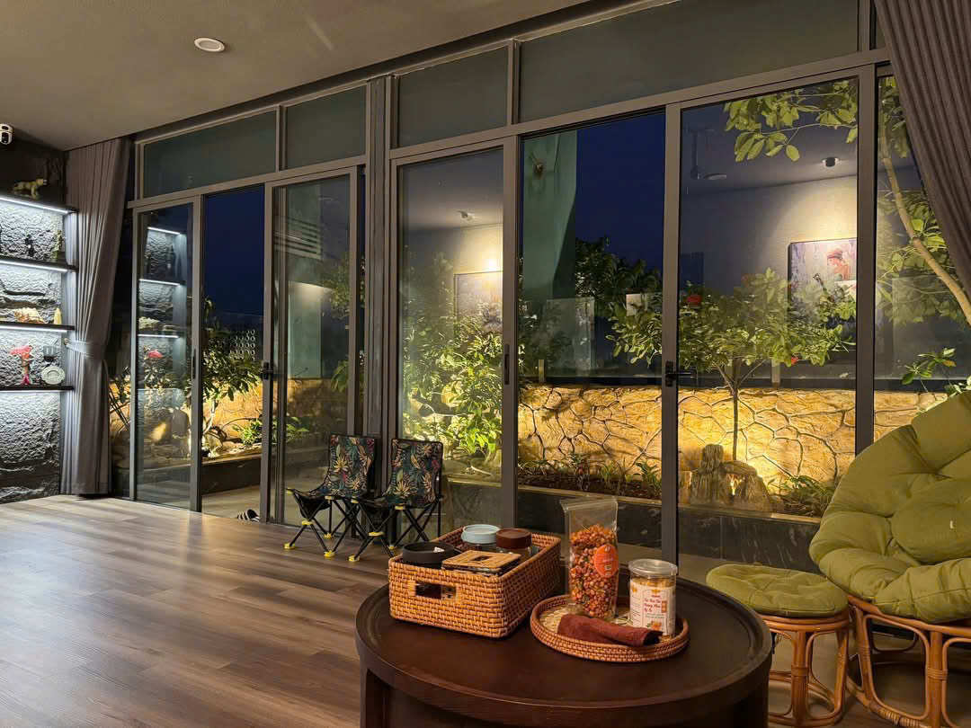 Căn hô Penhouse 200m2,full nội thất cao cấp bên tòa Sky 2 Ecopark cần bán 2