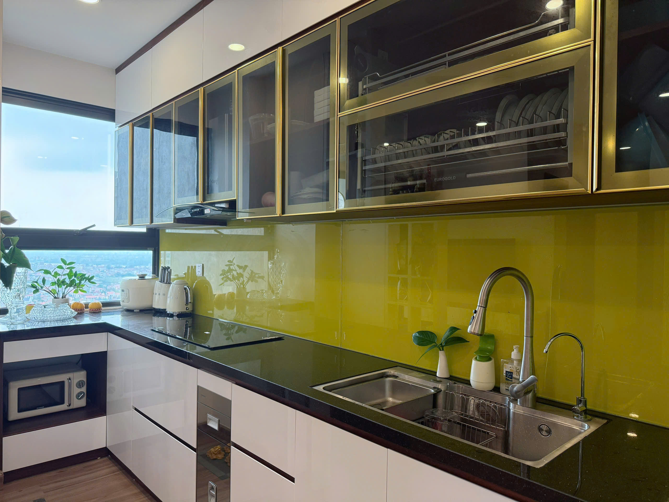 Căn hộ tầng cao 3 phòng ngủ, đầy đủ đồ bên tòa SP Skyoasis Ecopark cho thuê 1