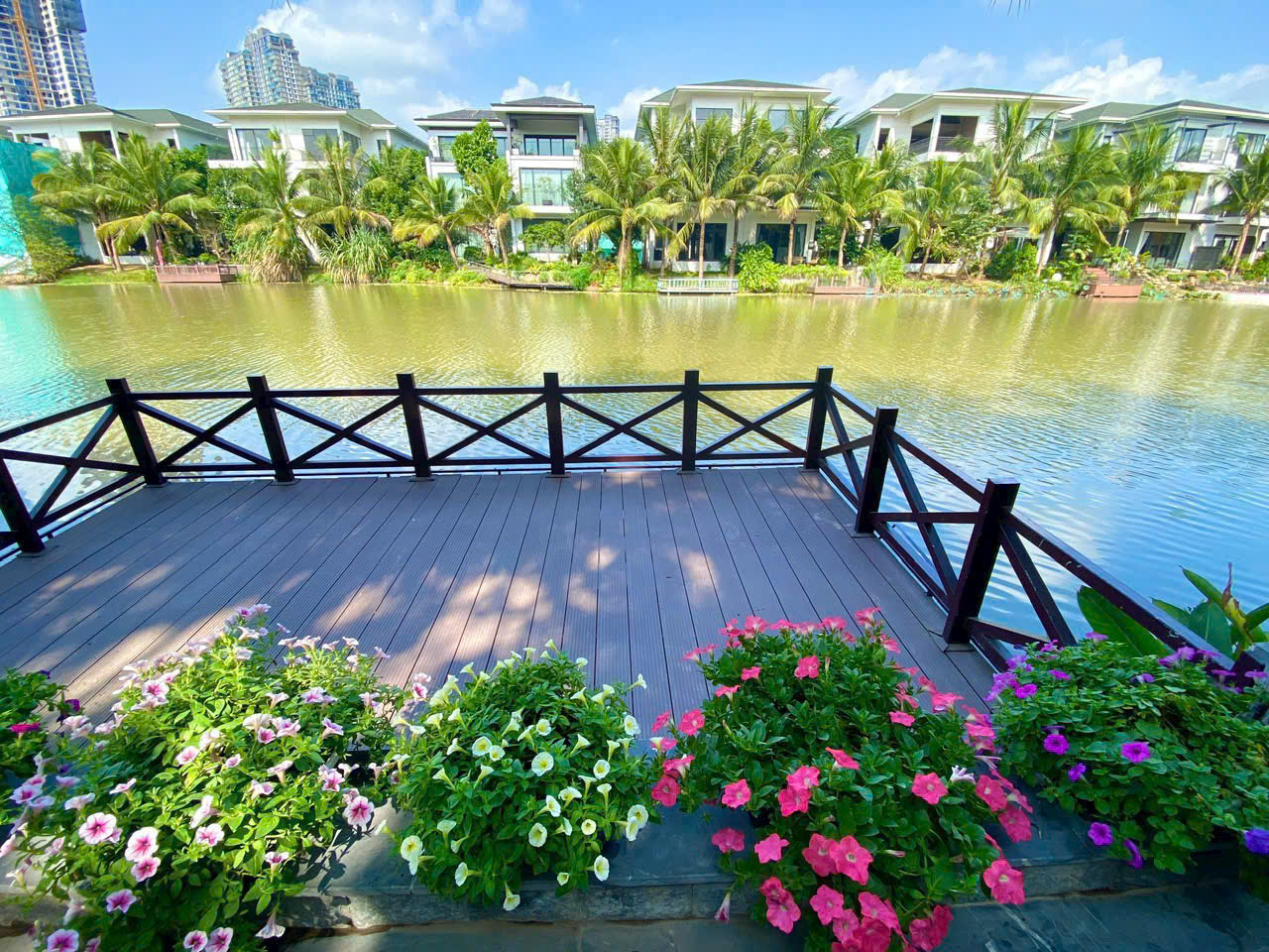 CHO THUÊ CĂN BIỆT THỰ SONG LẬP,FULL NỘI THẤT ĐẸP BÊN KHU BT ĐẢO ECOPARK 9