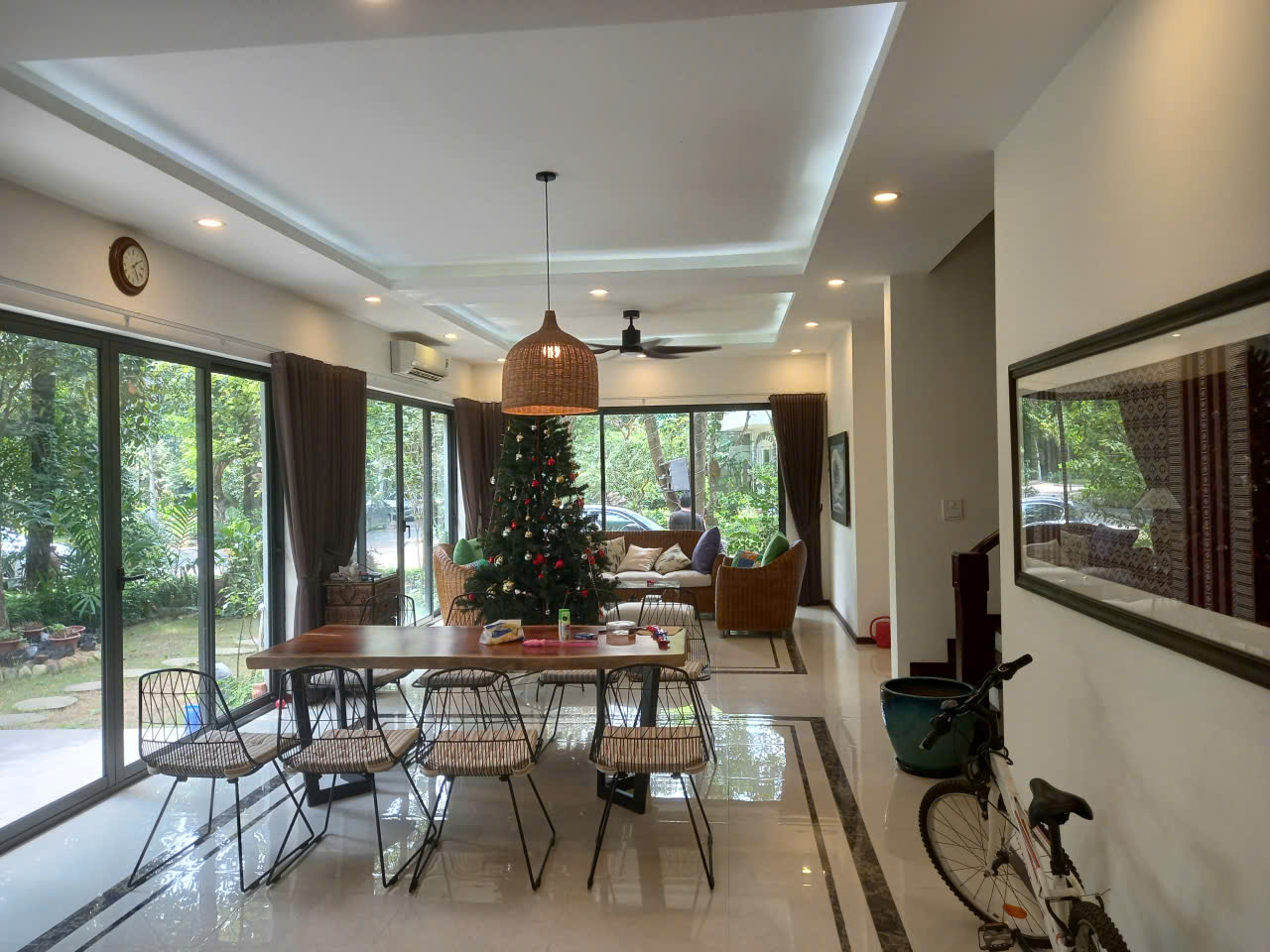 Cho thuê căn Biệt Thự xẻ Khe 260m2, 5 phòng ngủ, full đồ bên Park river Ecopark 3