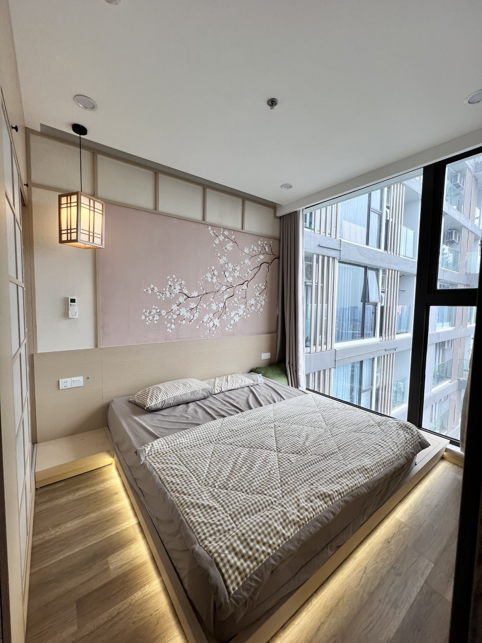Cho thuê căn hộ 3 phòng ngủ 90m2 tại tòa Solforest 4