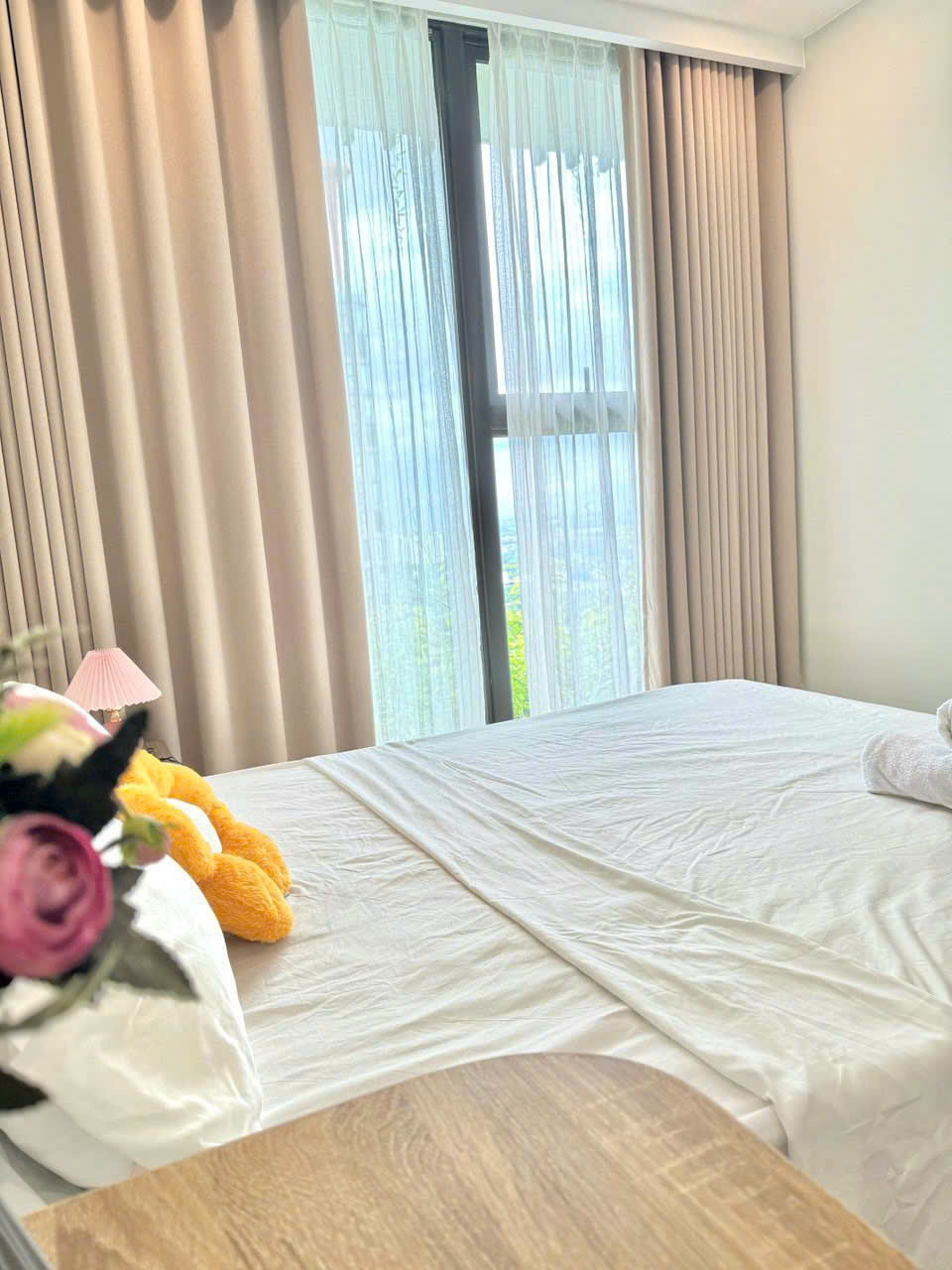 cho thuê căn hộ cao cấp 2 phòng ngủ,đủ đồ bên tòa R3 Onsen Ecopark 5