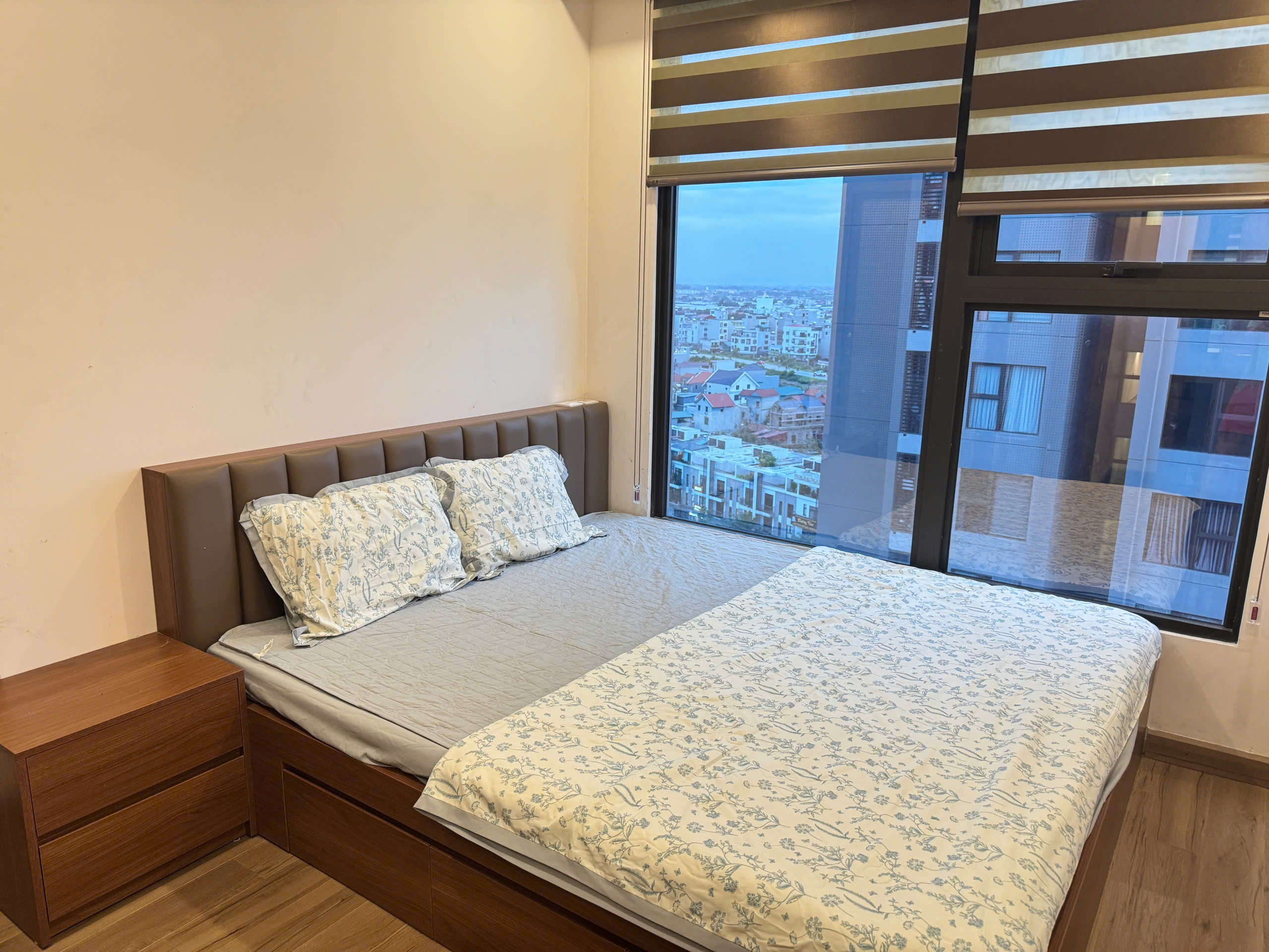 Cho thuê căn hộ tòa S2 sky oasis , 84m2 , 3pn , 2vs ,full nội thất . Giá 12tr 11