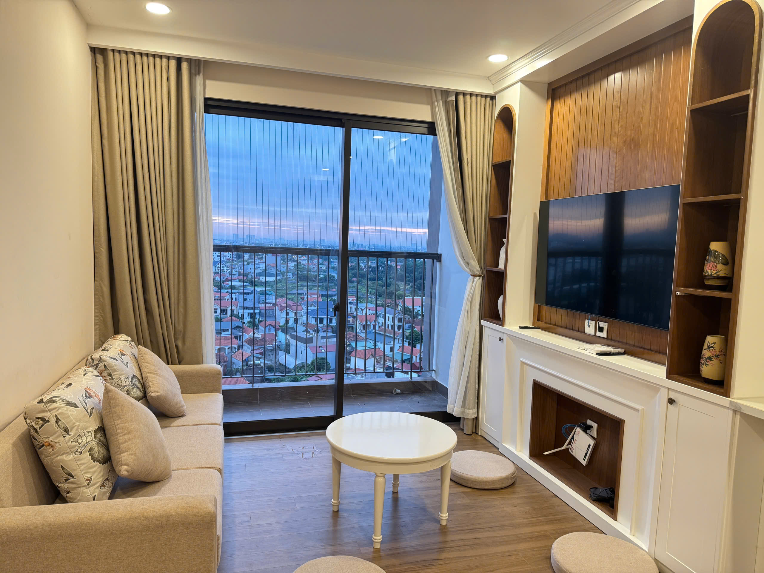 Cho thuê căn hộ tòa S2 sky oasis , 84m2 , 3pn , 2vs ,full nội thất . Giá 12tr 2