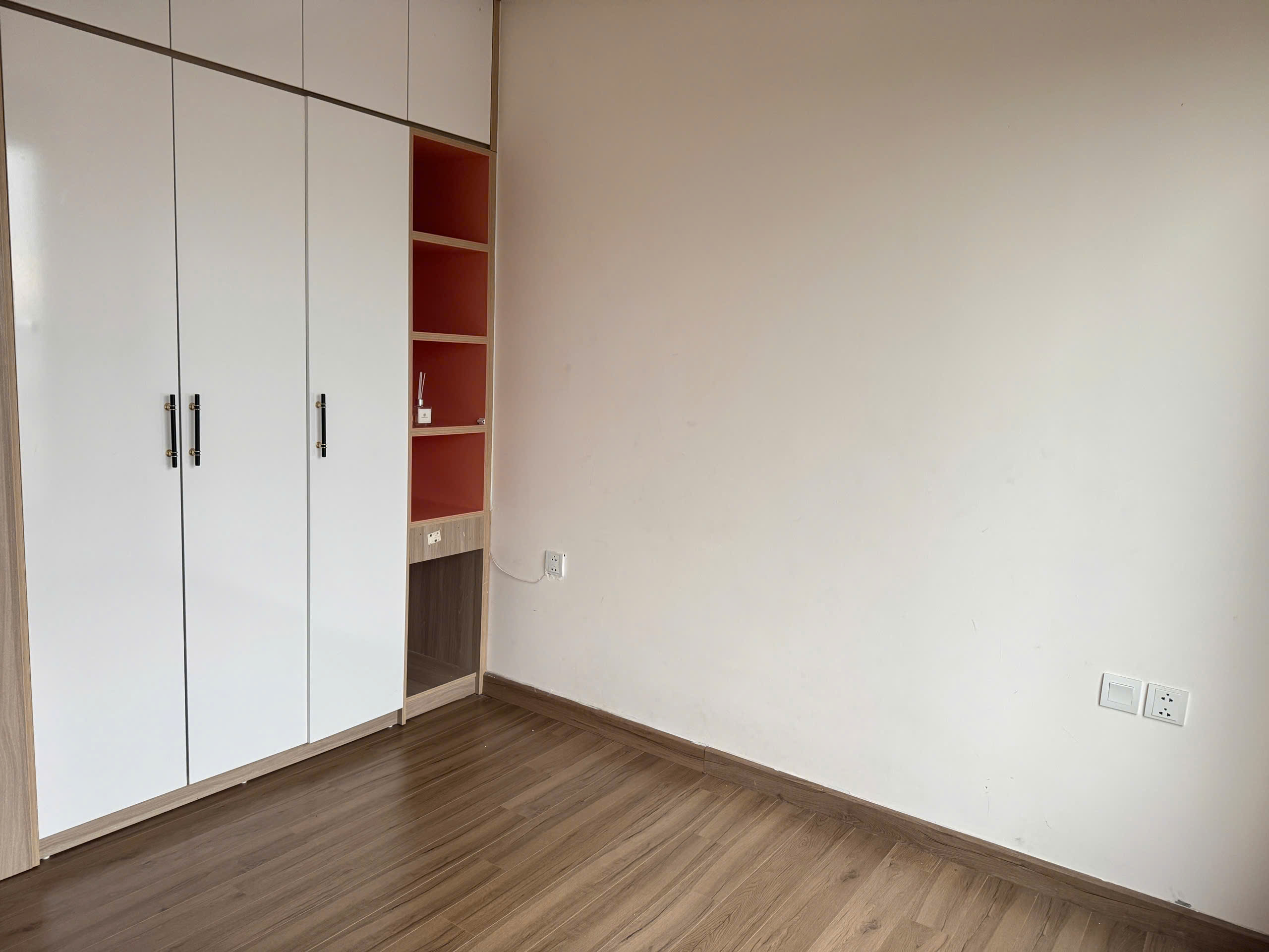 Cho thuê căn hộ tòa S2 sky oasis , 84m2 , 3pn , 2vs ,full nội thất . Giá 12tr 12