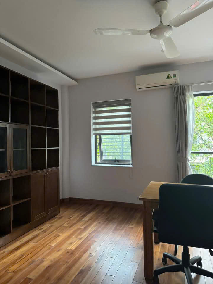 Cho thuê căn nhà phố 100m2 x 4 tầng, đầy đủ đồ bên Park river Ecopark 6