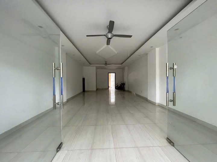CHO THUÊ CĂN NHÀ PHỐ 90M2 ĐỂ Ở VÀ LÀM VĂN PHÒNG BÊN THẢO NGUYÊN ECOPARK 2