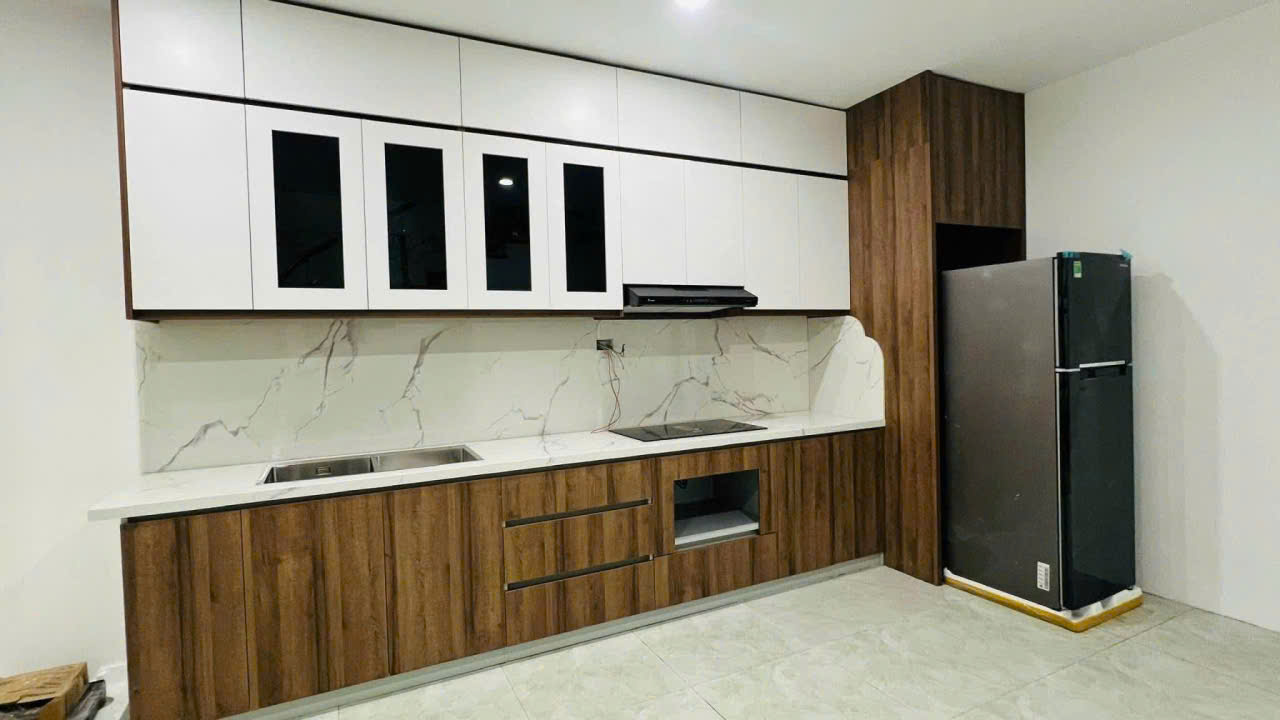 Cho thuê căn nhà phố mặt đường đôi 100m2,4pn, full đồ bên thảo nguyên Ecopark 2