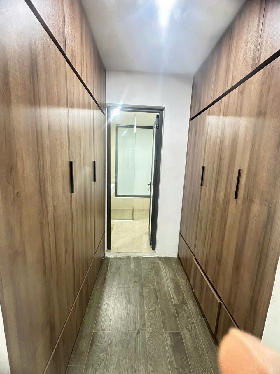 Cho thuê căn nhà phố mặt đường đôi 100m2,4pn, full đồ bên thảo nguyên Ecopark 6
