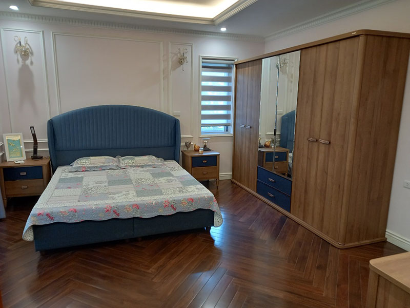 Corner villa with large garden for rent in Ecopark 11