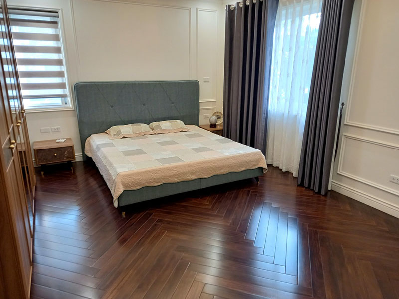 Corner villa with large garden for rent in Ecopark 12