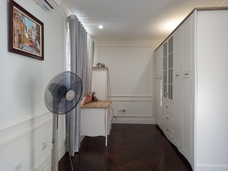 Corner villa with large garden for rent in Ecopark 15