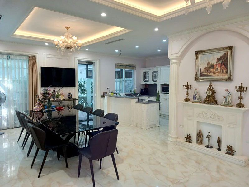 Corner villa with large garden for rent in Ecopark 4
