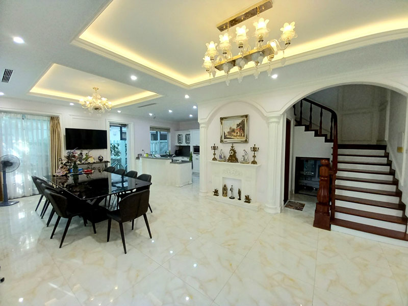 Corner villa with large garden for rent in Ecopark 5