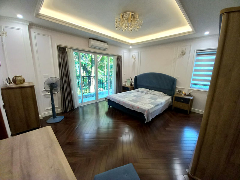 Corner villa with large garden for rent in Ecopark 9