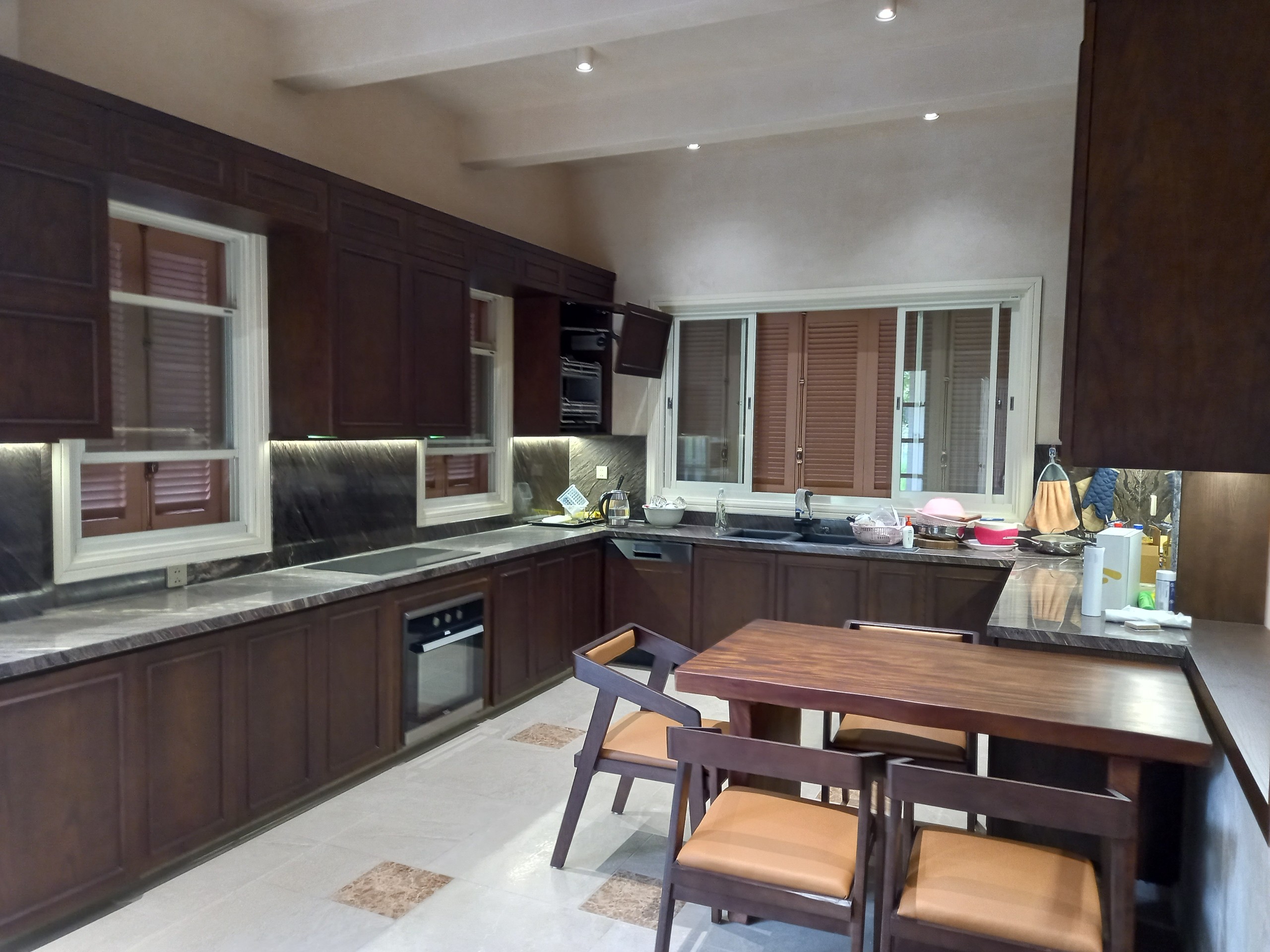 Green villa with 4 bedrooms in Park river 5