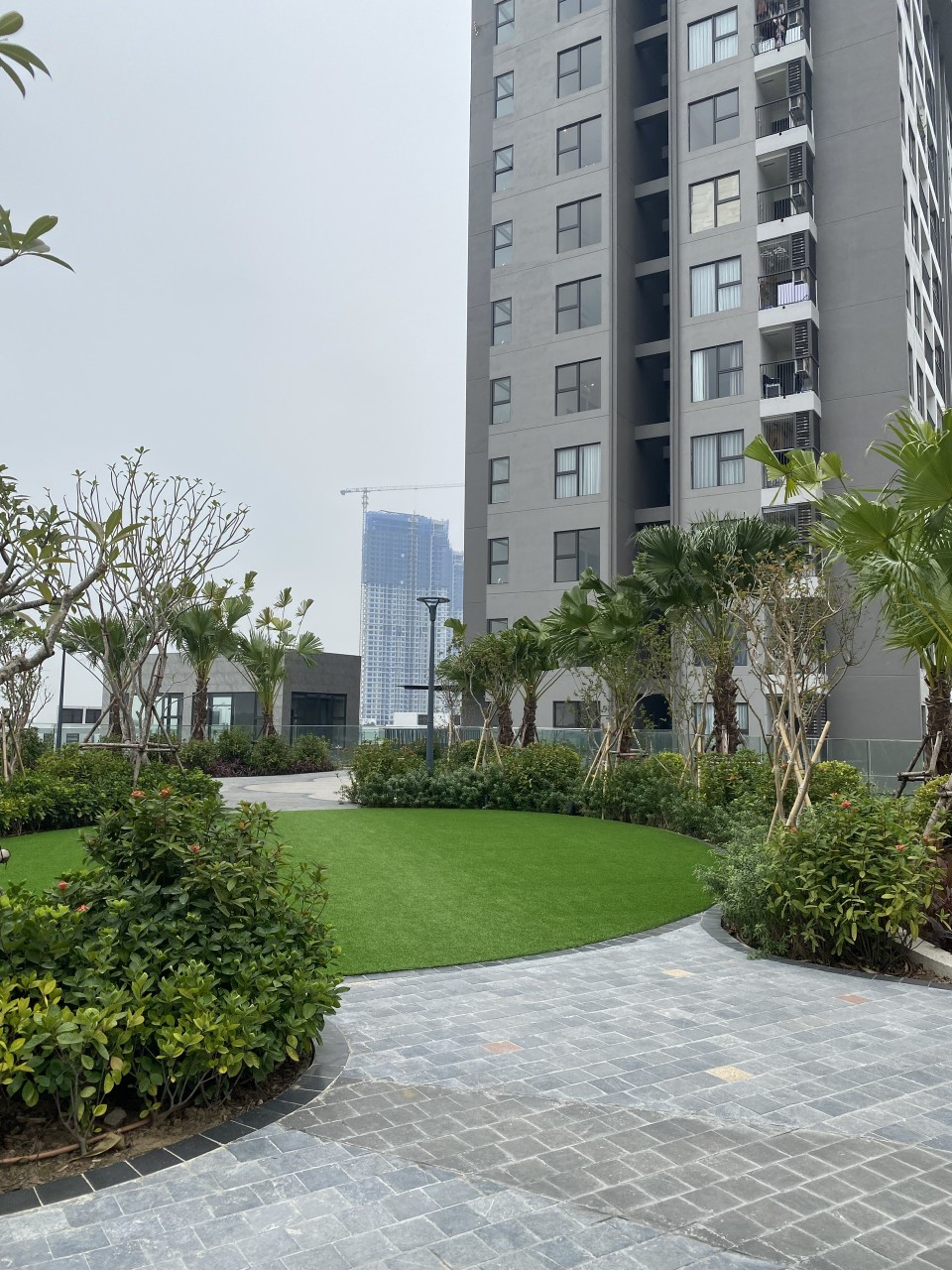 Low floor 2 bedrooms apartment in S3 tower , 7