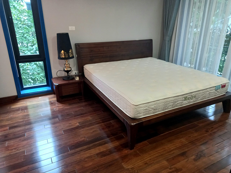 Modern and airy 4 bedrooms villa to rent in Ecopark 10