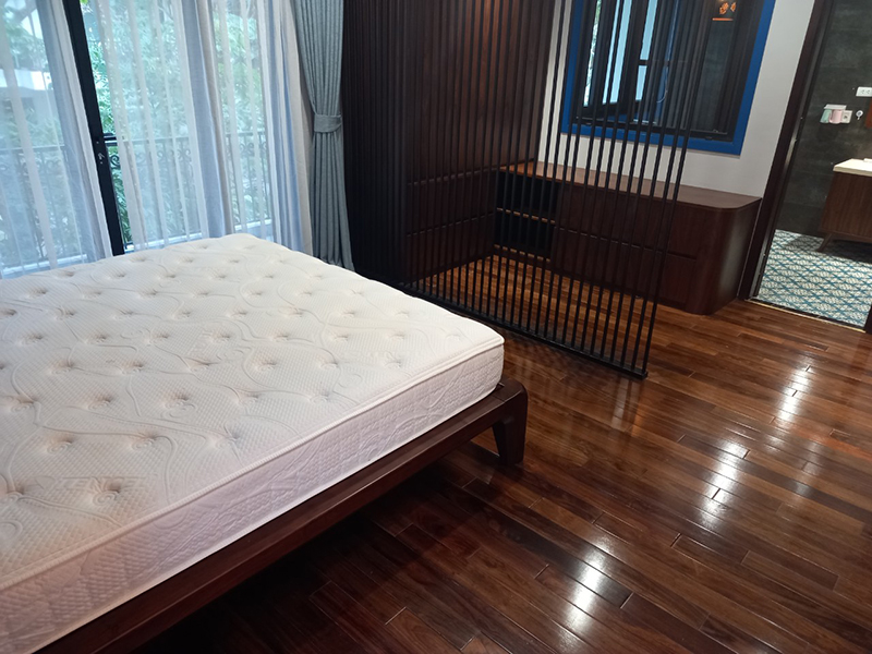 Modern and airy 4 bedrooms villa to rent in Ecopark 13