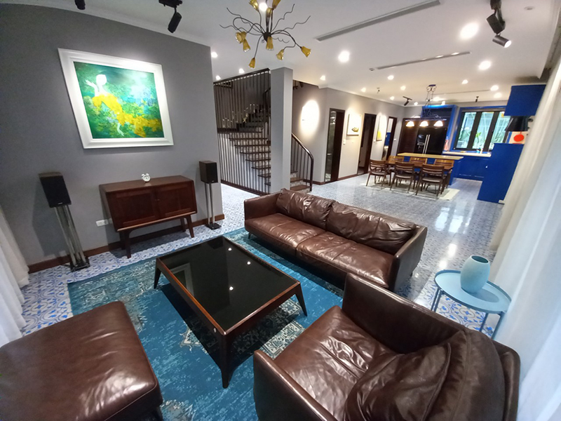Modern and airy 4 bedrooms villa to rent in Ecopark 3