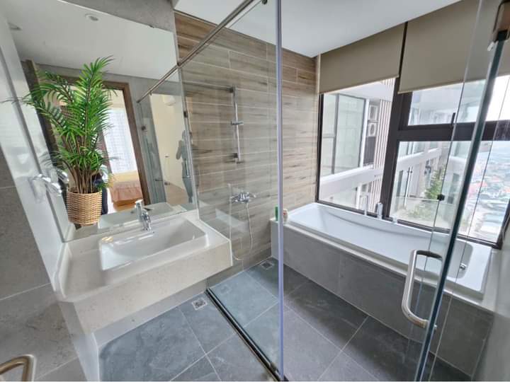New 3 bedrooms apartment has big balcony in Solforest 7