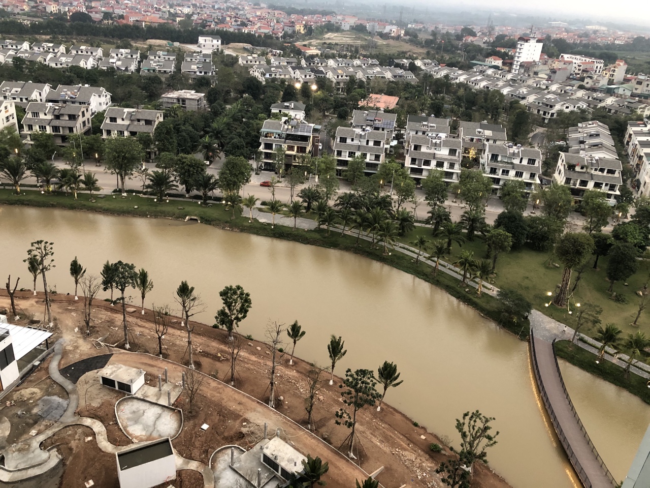 Bán căn hộ cao cấp DT 64m2, tầng cao. View đẹp giá chỉ 2,2 tỷ chung cư Aquabay- Ecopark